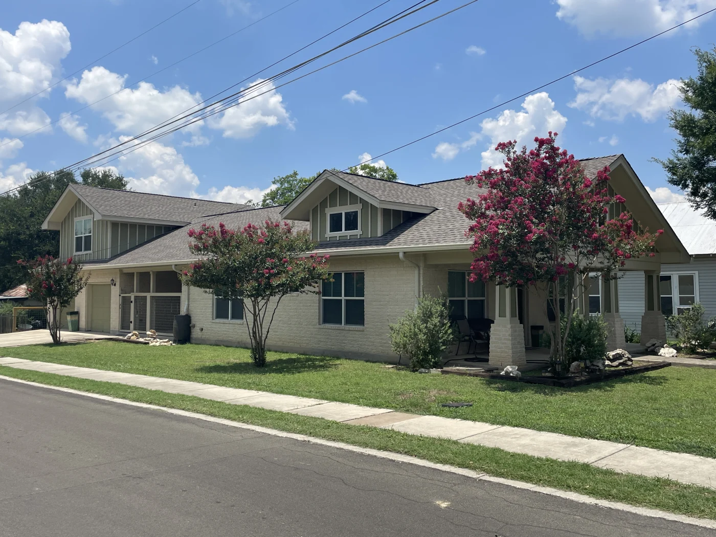 An immaculately installed asphalt shingles roof in Austin, TX