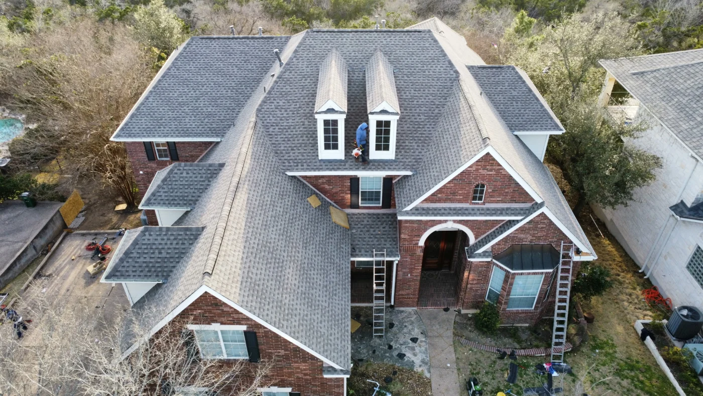 Asphalt Shingles | Austin, TX Roof Replacement | Willi Roofing Services Willi Roofing Services installed an asphalt shingle roof in the Austin, TX area