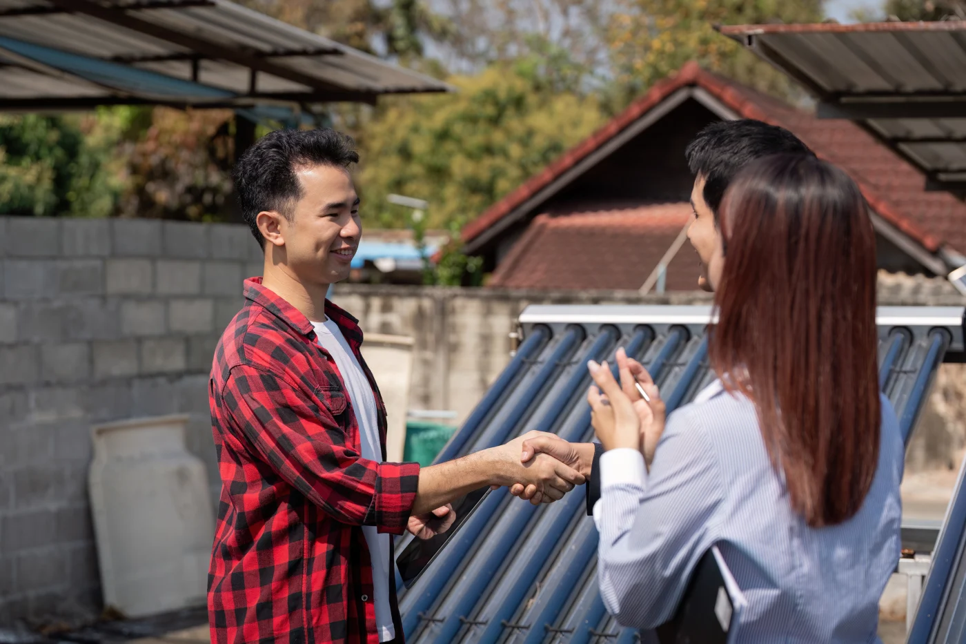 A friendly roofer talks to homeowners