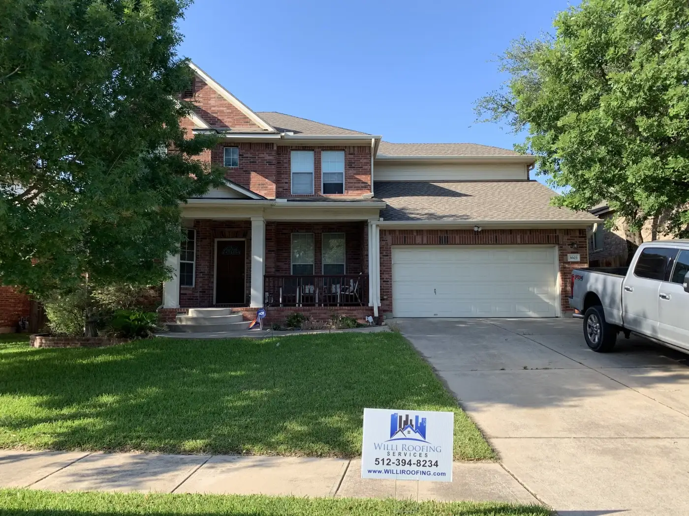 Driveway view of a single-story home with a newly installed shingle roof by Willi Roofing.